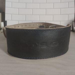 Black Leather Men’s Weightlifting Belt with Subtle Embossed Detail XL Golds Gym